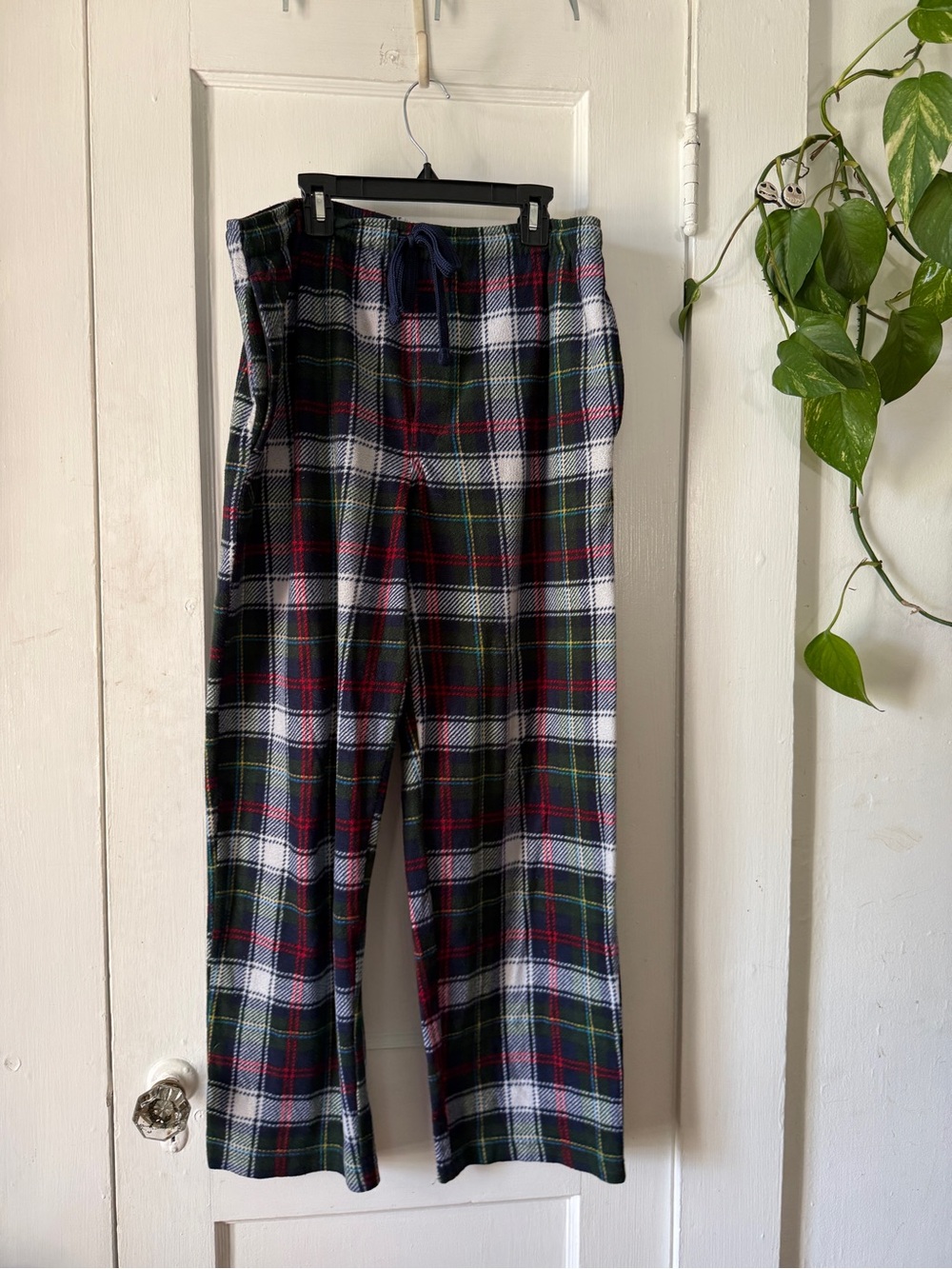 Izod Plaid Drawstring Lounge Pants - Navy, Green, Red & White size M